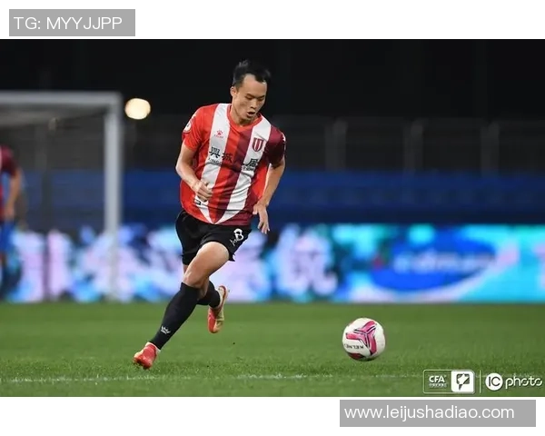 重庆足球队以54分领跑世锦赛积分榜展现强劲实力