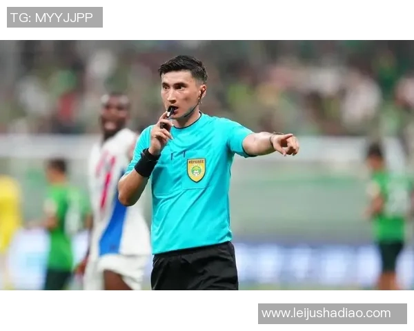 足球明星在比赛期间钱包被盗引发球迷热议和安全隐患关注